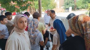 Pınarbaşı Mahallesi Muhtarı D.Mehmet Yaşar’dan Kur’an Kursu Öğrencilerine ziyaret.