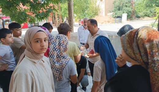 Pınarbaşı Mahallesi Muhtarı D.Mehmet Yaşar’dan Kur’an Kursu Öğrencilerine ziyaret.