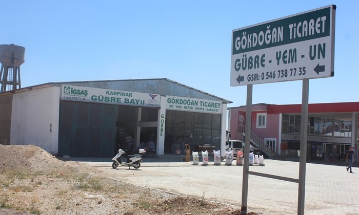 Gökdoğan Ticaret, Gübre,Un ve Yem Bayii olarak hizmet vermeye başladı.