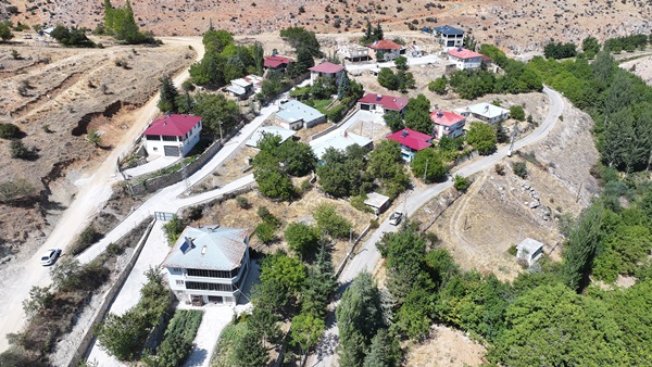 Büyükşehir, Afşin Kırsalında Yolları Yeniliyor.