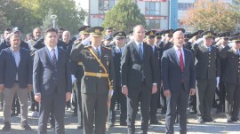 Cumhuriyet Bayramı Törenleri Afşin’de Çelenk Sunumu ile başladı.