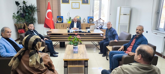 Afşin’de görev yapan Basın Mensuplarından Belediye Başkanı Koray Kıraç’a ziyaret.