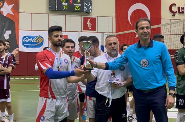 Voleybol Takımlarımızdan Gururlandıran Başarı