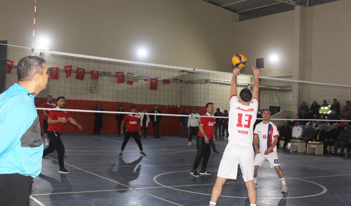 Afşin Kaymakamlığı Voleybol Turnuvasında ilk Maçın galipleri belli oldu.