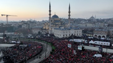 “DÜN AYASOFYA, BUGÜN EMEVİYYE CAMİİ, YARIN  AKSADIR!”