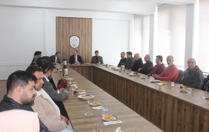 Anadolu Lisesi Mezunları, Okudukları okulun sınıflarının tadilatını yaptırdı.